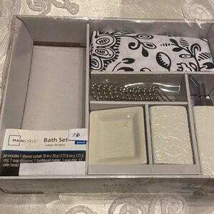 Mainstays Black and White Bath Set